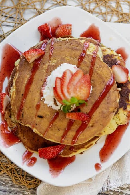 strawberry cheesecake pancakes